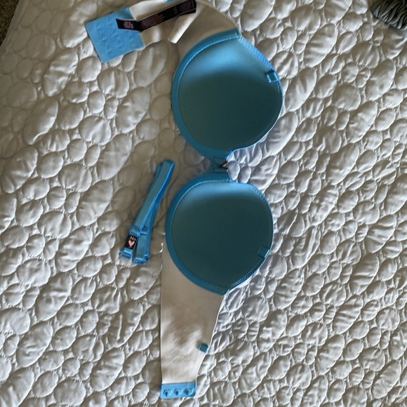 34d Victoria Secret strapless bra with removable straps - Picture 4 of 4